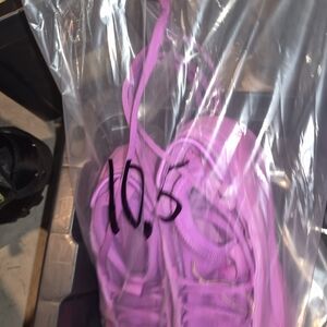 Men's Athletic Shoes - Pink